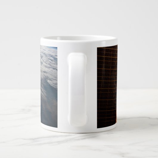 東南アジアのセレベス海からサングリントが光る ジャンボコーヒーマグカップ (裏面)