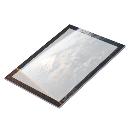 東南アジアのセレベス海からサングリントが光る ノートパッド (アングル)