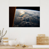 東南アジアのセレベス海からサングリントが光る ポスター (キッチン)