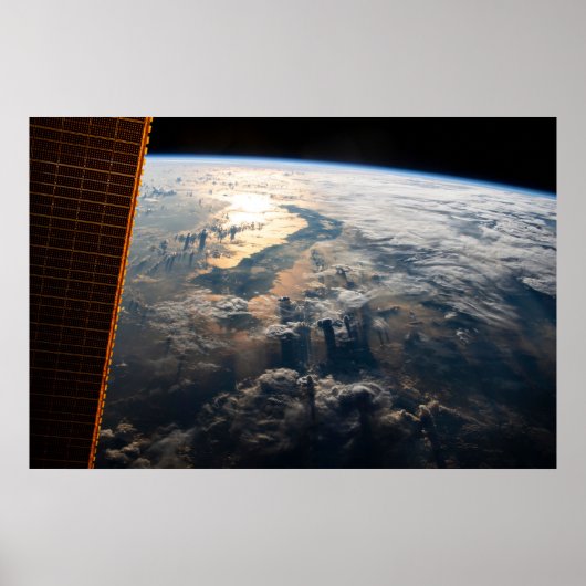 東南アジアのセレベス海からサングリントが光る ポスター (正面)