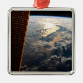 東南アジアのセレベス海からサングリントが光る メタルオーナメント (正面)