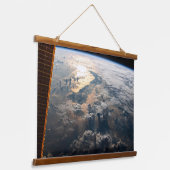 東南アジアのセレベス海からサングリントが光る 吊り下げ型タペストリー (傾斜あり)