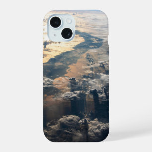 東南アジアのセレベス海からサングリントが光る iPhone 15ケース