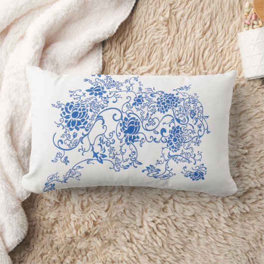 東洋のアクセントの青および白い磁器の花柄 ランバークッション (ブランケット)
