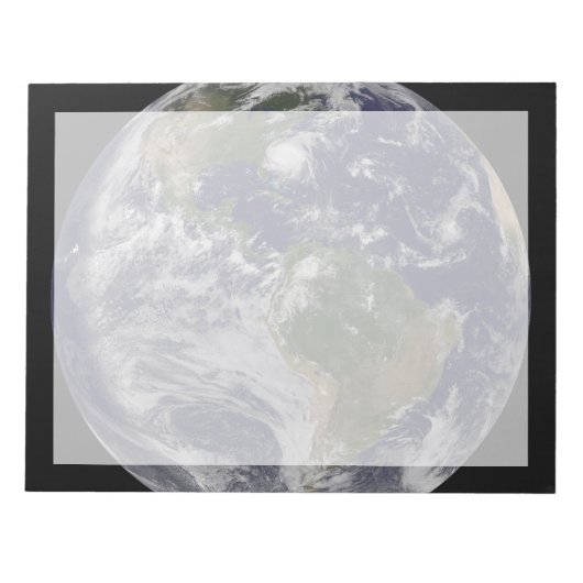 東海岸にハリケーン・アイリーンと完全な地球。 ノートパッド (正面)