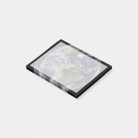 東海岸にハリケーン・アイリーンと完全な地球。 ポストイット (アングル)