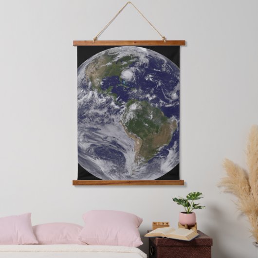 東海岸にハリケーン・アイリーンと完全な地球。 吊り下げ型タペストリー (寝室)