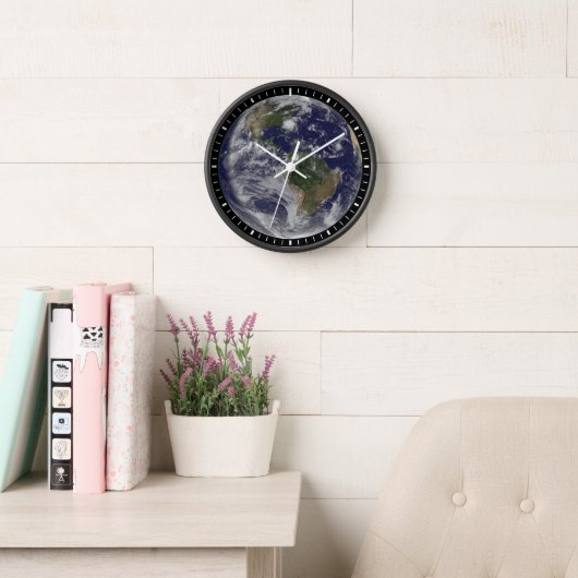 東海岸にハリケーン・アイリーンと完全な地球。 壁時計 (読書スペース)