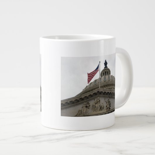 東米国旗が付いている米国の国会議事堂の建物- ジャンボコーヒーマグカップ (正面右)