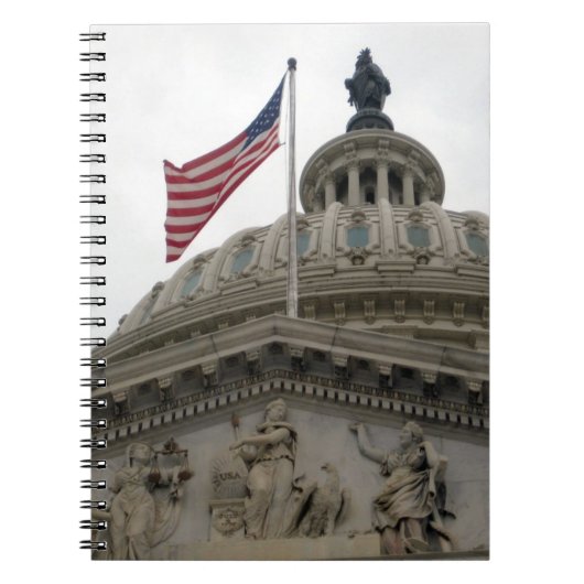 東米国旗が付いている米国の国会議事堂の建物- ノートブック (正面)