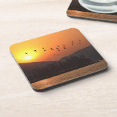 東飛んでいる湖の夕焼けの空の鳥 コースター (左側)