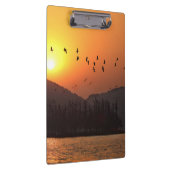 東飛んでいる湖上空の夕日の空の鳥写真 クリップボード (右)