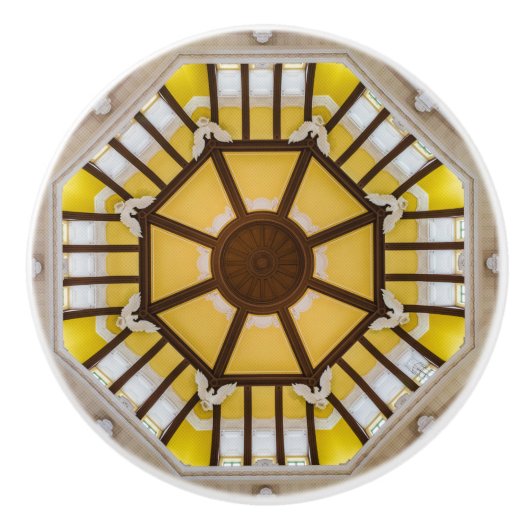 東飾京駅の天井 セラミックノブ (正面)