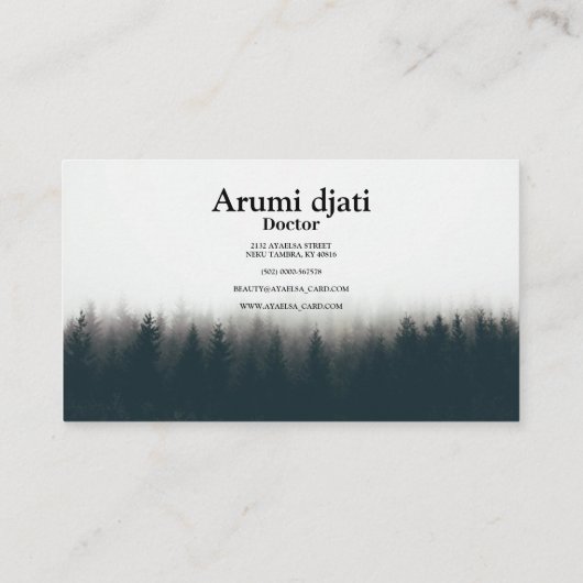 松で霧の中の深い森の美しいショット 名刺 (裏面)