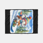 松のある雪の丘の上のスノーボード象。Co フリースブランケット (正面(横))