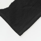 松のある雪の丘の上のスノーボード象。Co フリースブランケット (角)