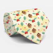 松のコーンとホリーのクリスマスパターン ネクタイ (ロール)