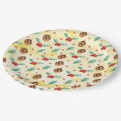 松のコーンとホリーのクリスマスパターン ペーパープレート (アングル)