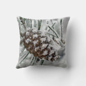 松のコーンを雪に クッション (裏面)