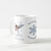 松のコーン、針、赤い果実。ハッピーホリデー コーヒーマグカップ (正面左)