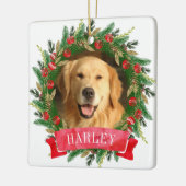 松のリースの犬の写真 セラミックオーナメント (左)