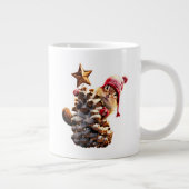 松の円錐の木のあるチマンク ジャンボコーヒーマグカップ (右)