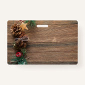 松の円錐形の木製の背景 バッジ (裏面)