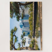 松の木が前景の東京スカイライン ジグソーパズル (縦)