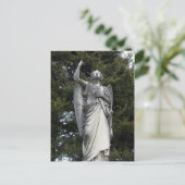 松の木が生える石天使 ポストカード (スタンド正面)