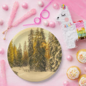 松の木が生える雪の冬の道 ペーパープレート (パーティー)