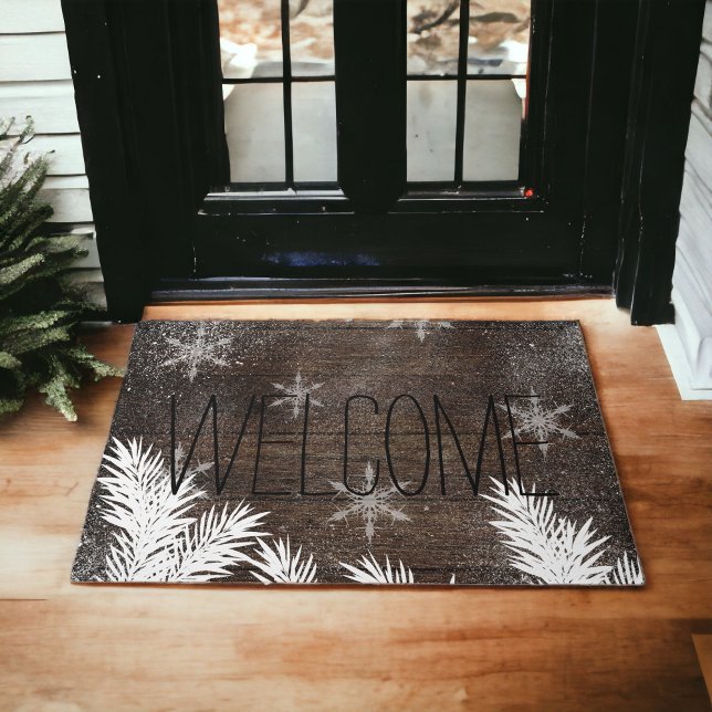 松の木が茶色い素朴な木の冬 ドアマット (Snow pine trees brown rustic wood winter doormat)