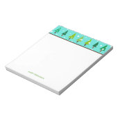 松の木に雪を振りかける休日 ノートパッド (回転)