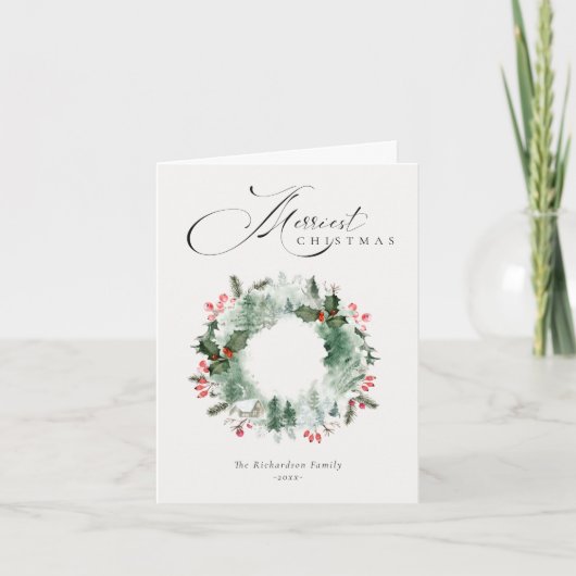 松の木のホーリーベリーの赤いクリスマスリース シーズンカード (正面)