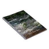 松の木の枝のストリームオルトンの急流の上に ノートブック (右側)