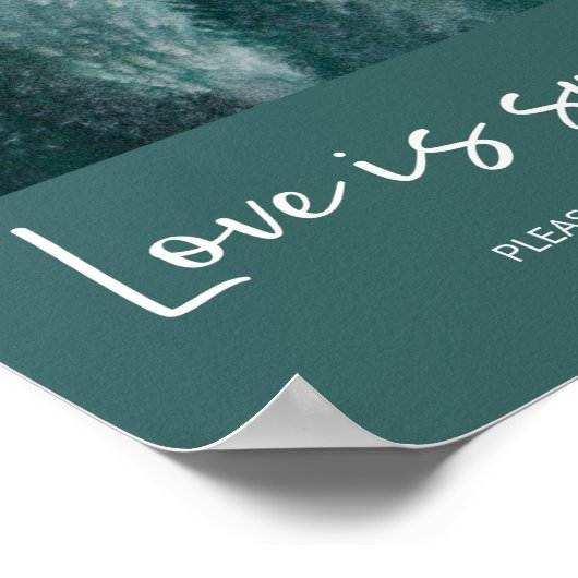 松の木の森の水の色の緑の愛は甘い ポスター (角)