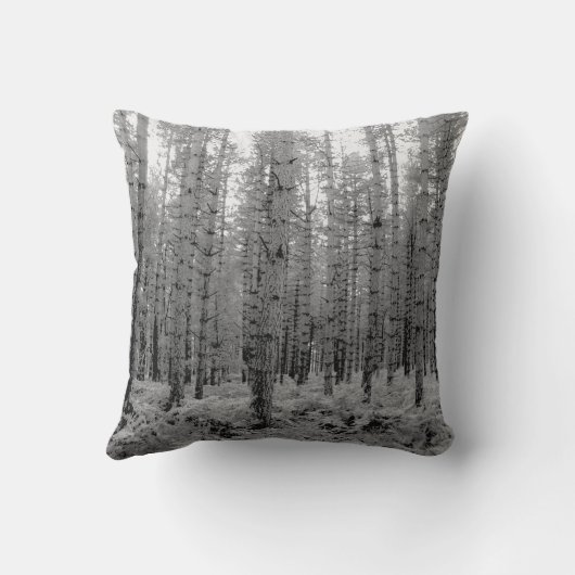 松の木の森の白黒パーソナライズされた クッション (裏面)