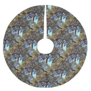 松の木の絡まった枝の奇妙な視点 ブラッシュドポリエステルツリースカート