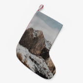 松の木の近くの岩山 スモールクリスマスストッキング (正面 (吊り時))