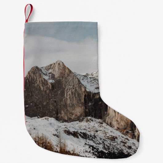 松の木の近くの岩山 スモールクリスマスストッキング (正面)