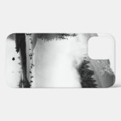 松の木の近くの湖のグレースケール写真 Case-Mate iPhoneケース (裏面 (横))