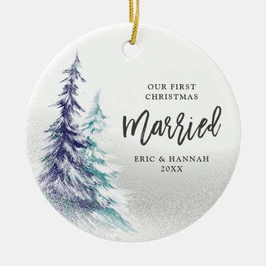 松の木パーソナライズされた初めてのクリスマス結婚した セラミックオーナメント (正面)