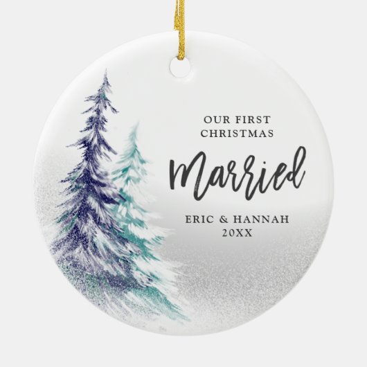 松の木パーソナライズされた初めてのクリスマス結婚した セラミックオーナメント (裏面)
