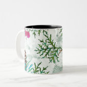 松の果実とモミの木は冬の不思議な国 ツートーンマグカップ (正面左)