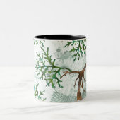 松の果実とモミの木は冬の不思議な国 ツートーンマグカップ (中央)