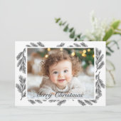松の枝の写真パーソナライズされたクリスマス シーズンカード (スタンド正面)