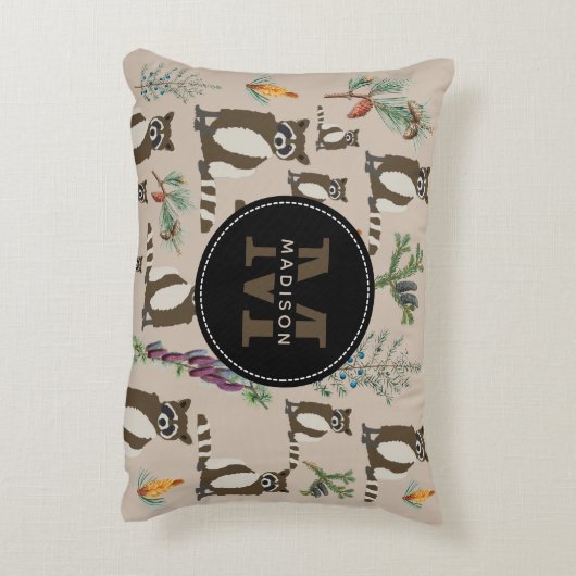 松の森の中のかわいいアライグマ模様モノグラム アクセントクッション (裏面(縦))