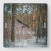 松の森の中の晴れた冬の日 スクエア壁時計 (正面)