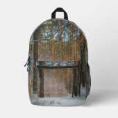 松の森の中の晴れた冬の日 プリントバックパック (正面)