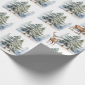 松の森の冬の森のトナカイ ラッピングペーパー (角)