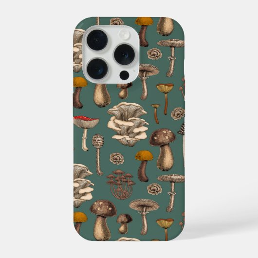 松の緑に映える野生のキノコ iPhoneケース (裏面)